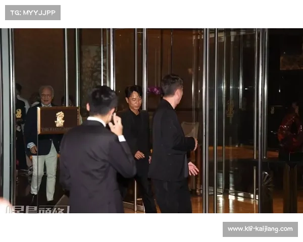 谭咏麟陈百祥领衔出战中国香港明星慈善赛 众星云集助力公益活动 谭咏麟陈百祥领衔出战中国香港明星慈善赛 众星云集助力公益活动
